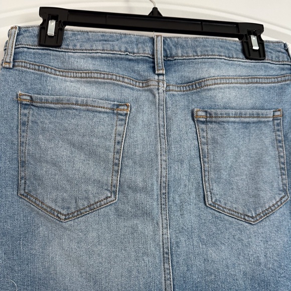 Forever 21 Distressed Denim mini skirt- Small - Picture 4 of 10